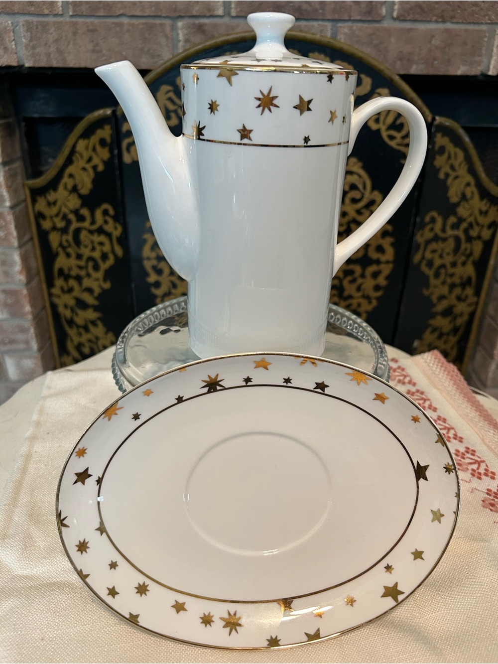 SAKRA “Galaxy White” Porcelain Coffee Pot & Saucer 14k Gold Star Trim Like New